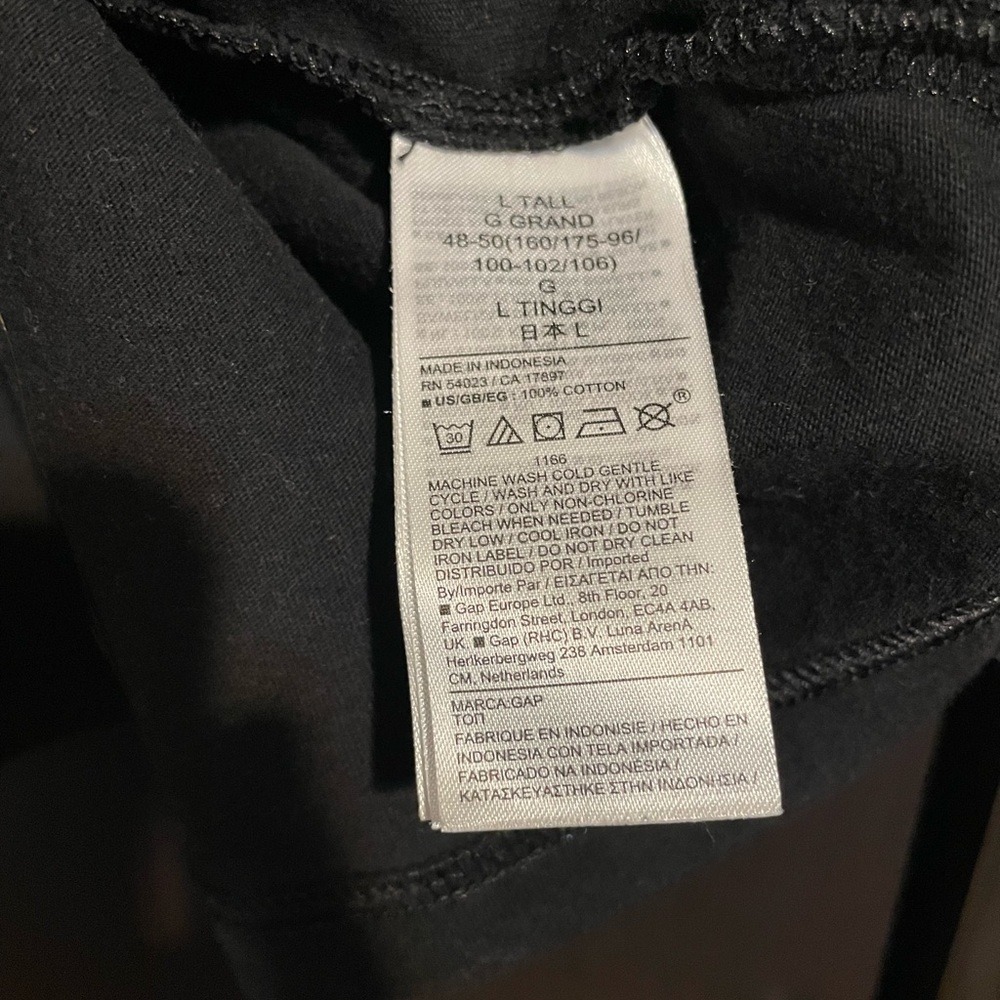 GAP Black Short Sleeve Tee with Eyelet Sleeves and Classic Crew Neck - Picture 3 of 5